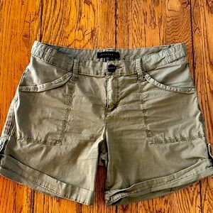 Sanctuary olive shorts size 26